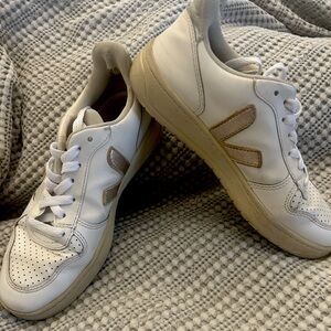 Classic Veja Esplar Women’s Sneakers